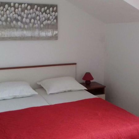 Apartment Vucica Sevid Bagian luar foto