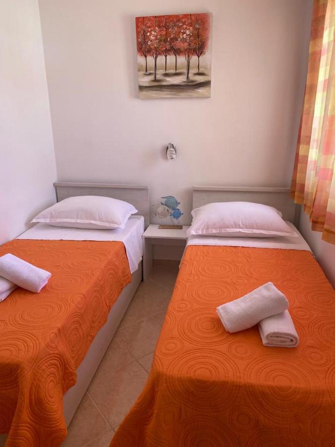 Apartment Vucica Sevid Bagian luar foto