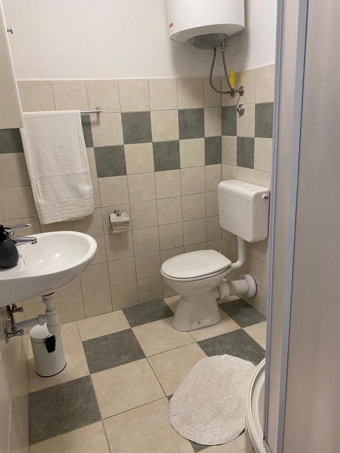 Apartment Vucica Sevid Bagian luar foto
