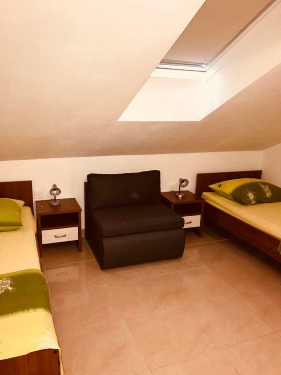 Apartment Vucica Sevid Bagian luar foto
