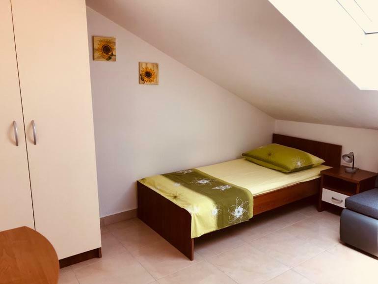 Apartment Vucica Sevid Bagian luar foto