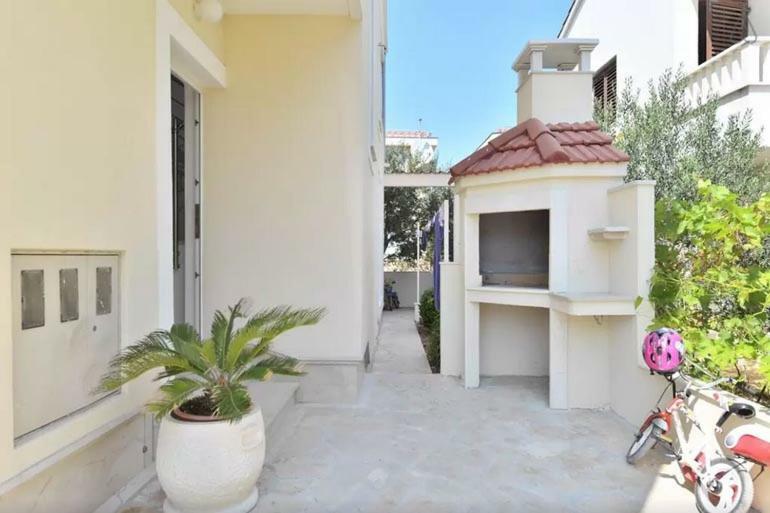 Apartment Vucica Sevid Bagian luar foto